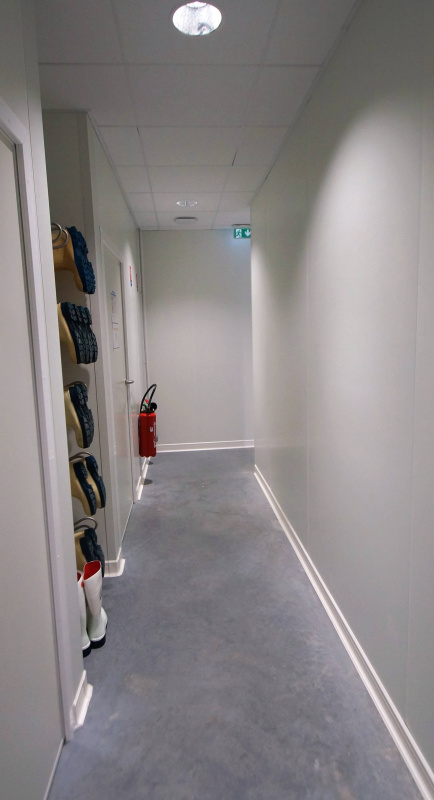 DSC06158 - couloir vestiaire