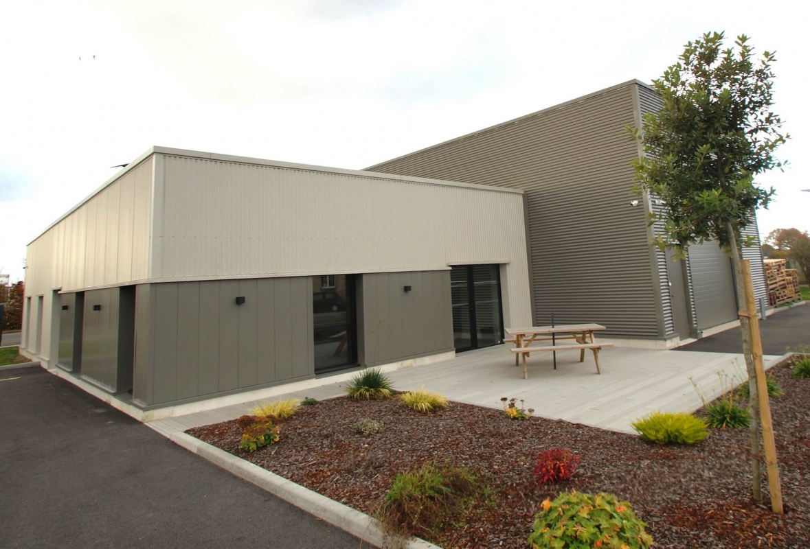 DSC06369 - terrasse + batiment